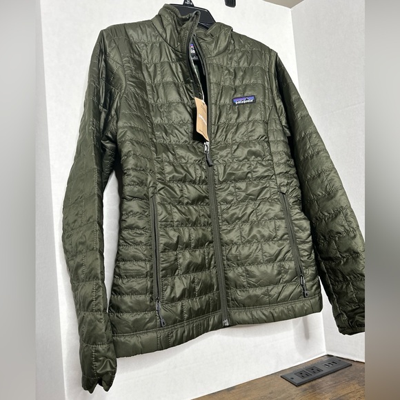 NWT($239) Patagonia Women’s Nano Puff Pine Needle Green Size Small - Picture 3 of 6